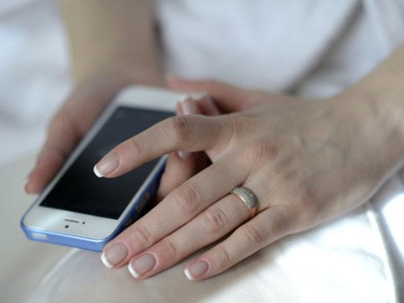 Azərbaycanda bakirə çıxmadığı üçün ata evinə göndərilən gəlindən şok sözlər: \\\"Ərim donlarımı özü geyinirdi\\\"