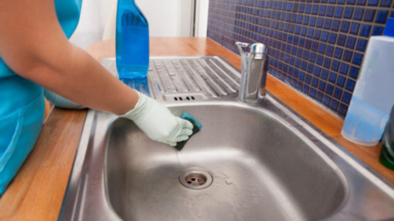 Azərbaycanda inanılmaz hadisə - Evi təmizləyən qadın \\\"ACE\\\"dən zəhərlənib öldü