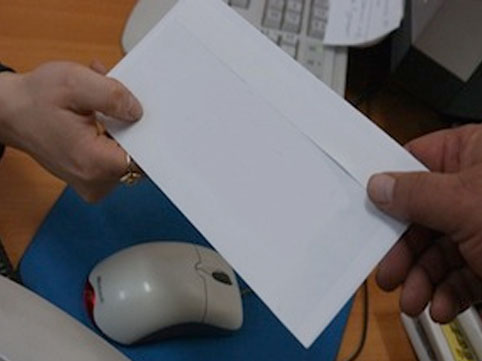 İcra başçısına zərfdə güllə göndərdilər