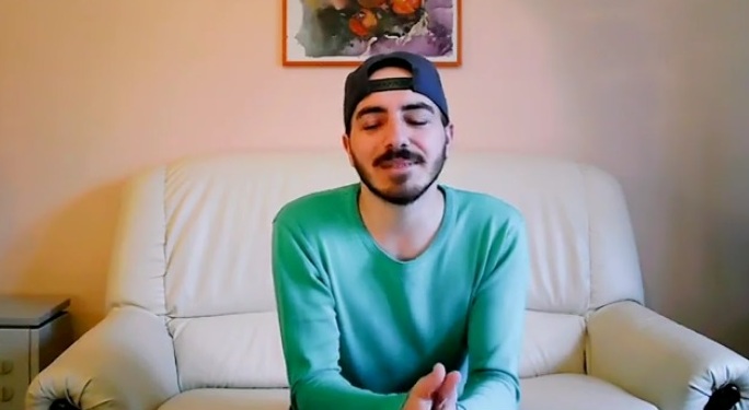 \\\"Kişi sevgilimlə olan fotomu  anama göstərdim\\\" - Azərbaycanlı  geydən şok paylaşım