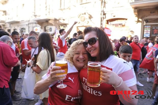 Bakı qırmızıya büründü - FOTO