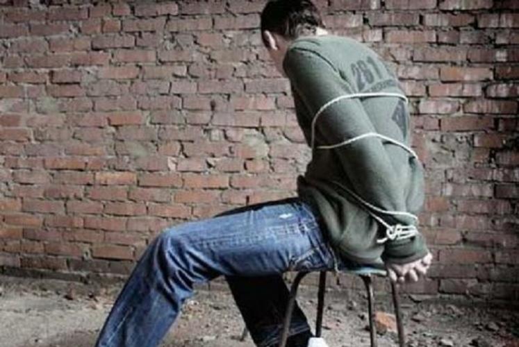 Bakıda kişi girov götürülüb - 10 min manat pul tələb edirlər