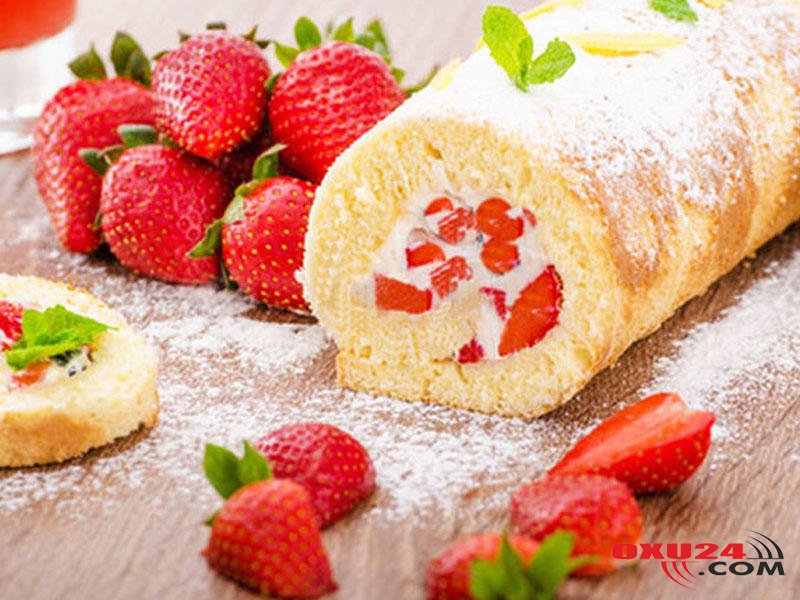 Çiyələklə biskvitli rulet