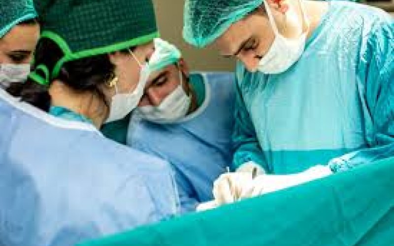 Azərbaycanda ŞOK! Ana uşağa göz dəyməsin deyə üstünə sancaq taxdı,uşaq sancağı uddu