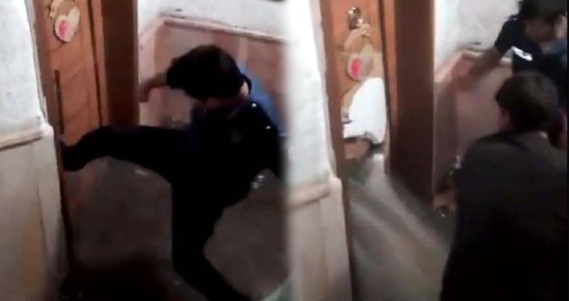 Dəhşətli görüntü!Su evə doldu, ana və uşağı içəridə qaldı