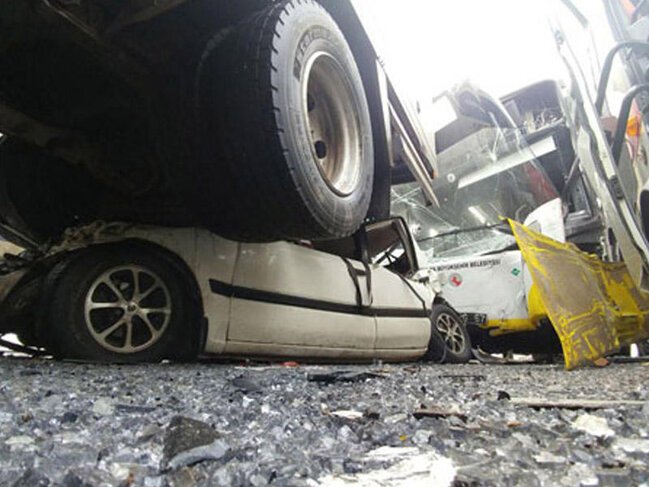 Bakıda dəhşətli anlar kamerada: Maşın göyə \\\"uçdu\\\"