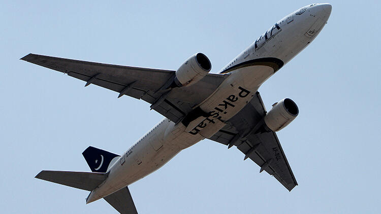 Xanım təyyarədə tualet əvəzinə fövqəladə çıxış qapısını açdı - ŞOK olay baş verdi
