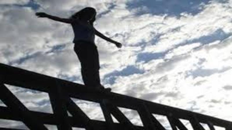 Bakıda dəhşətli hadisə: Ana və qızı özlərini 10-cu mərtəbədən atdı