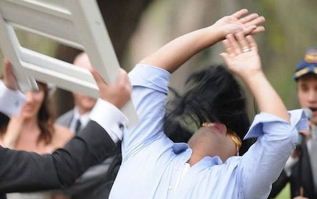 Bakı toyunda kütləvi dava - Yaralılar var