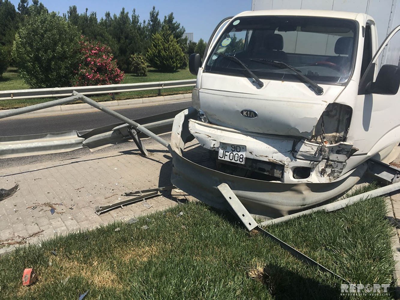 Bakıda dəhşətli qəza: Avtomobilin qarşısı kəsildi