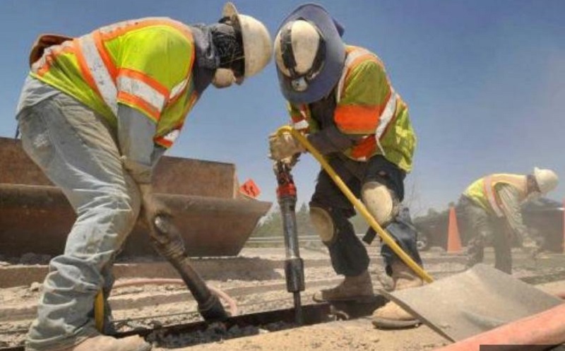 Azərbaycanda fəhlələrin maaşı artırıldı