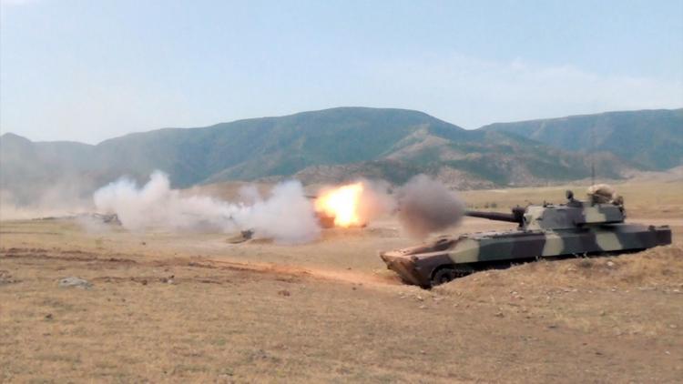 Azərbaycan ordusu o silahlardan atəş açdı - Nazirlik görüntüləri yaydı