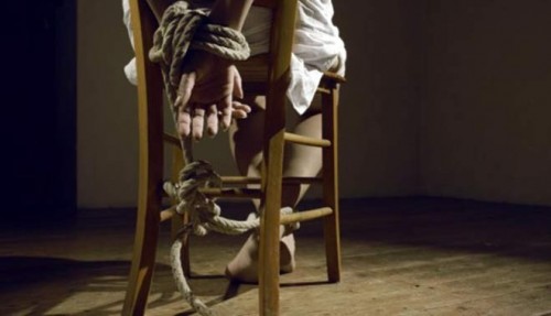 İnternetdə tanış olduğu oğlanı stola bağlayıb elə şeylər etdi ki... - BAKIDA FİLM KİMİ OLAY