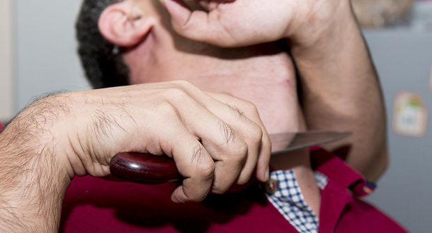 Xudatda taksi sürücüsünün boğazını kəsdilər