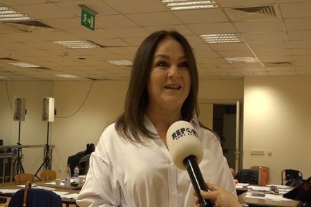 AZAL-ın təyyarəsində oğurluq: Tanınmış aktirasının min dolları oğurlandı