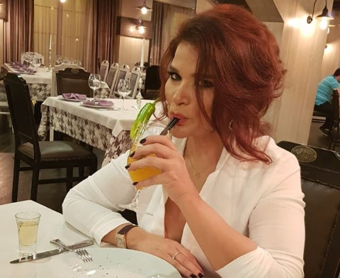 Xumar Qədimova TRANSPARAN GEYİMDƏ - Alt paltarı göründü