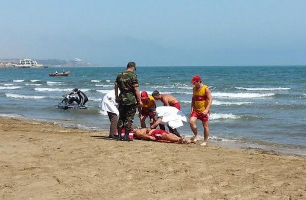 Çimərlikdə FHN əməkdaşını döydülər