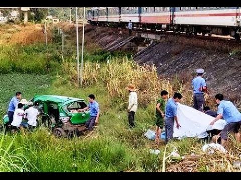 Şok görüntü:Qatar maşının üstündən keçdi,qadının tikələri havaya səpildi