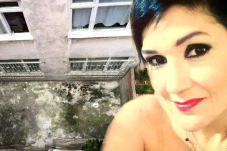 Binanın həyətində çılpaq qadın cəsədi görənlər dəhşətə gəldi - FOTO