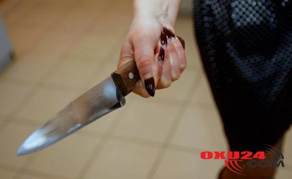 Atasının təhqirlərinə dözməyən 19 yaşlı qız bıçağa əl atıb