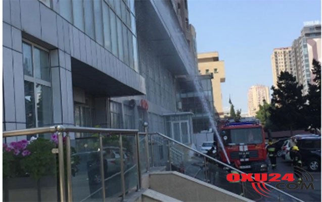 Bakıda hündürmətəbəli bina yanır – FOTO