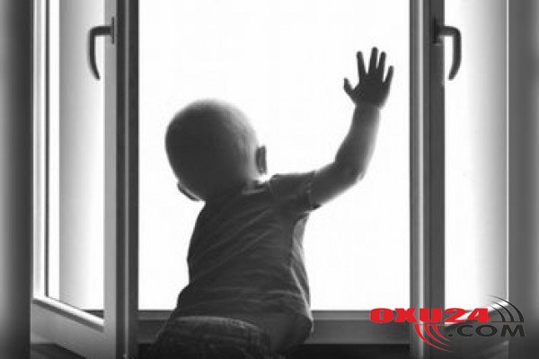 Bakıda 4 yaşlı uşaq eyvandan yıxıldı