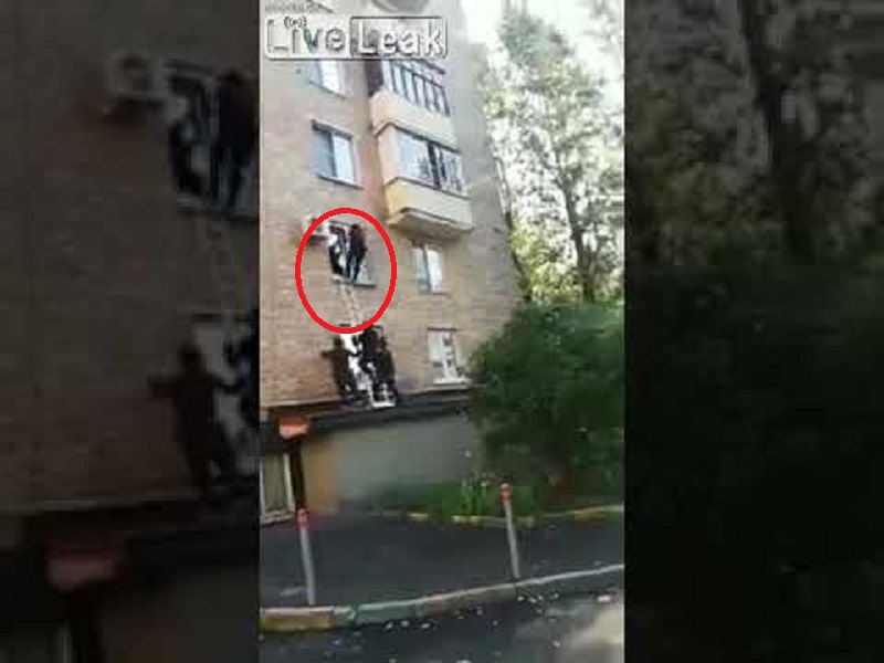 Xüsusi təyinatlılar evə girmək istəyərkən başlarına oyun gəldi