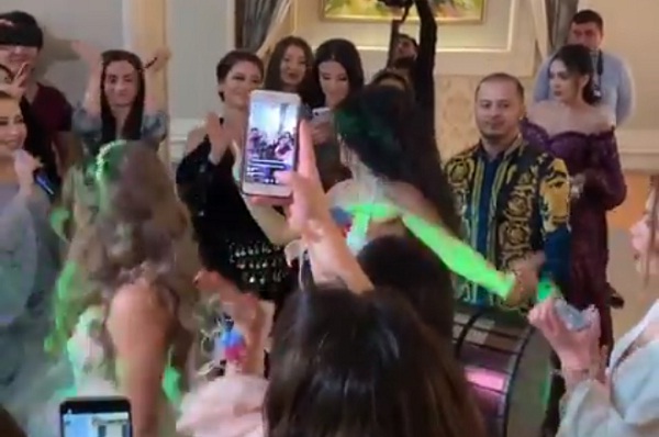 İki azərbaycanlı məşhurun ehtiraslı videosu yayıldı