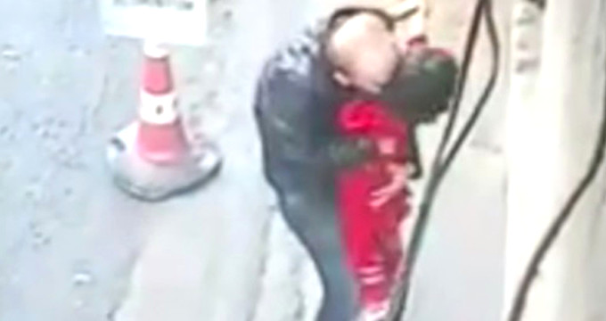 Küçədə cinsi əlaqəyə girdilər — Sosial şəbəkələrdə görüntüləri yayıldı