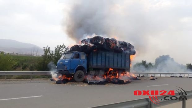 Otla dolu maşın yolda yandı — FOTO