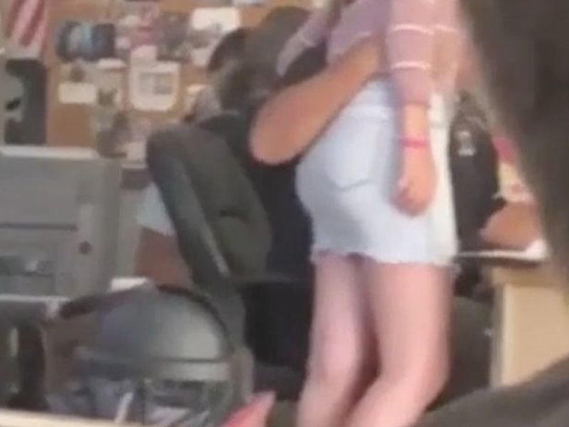 Biabırçı görüntü: İntim oyuncağı görün nə etdi