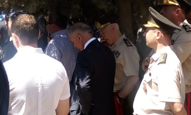 Pilotun dəfnində təsirli anlar: Nazir müavini və icra başçısı  hönkür-hönkür ağladı