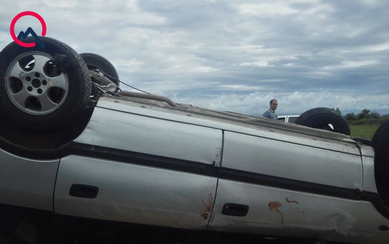 Mərdəkan körpüsündən maşın aşdı - 3 yaralı