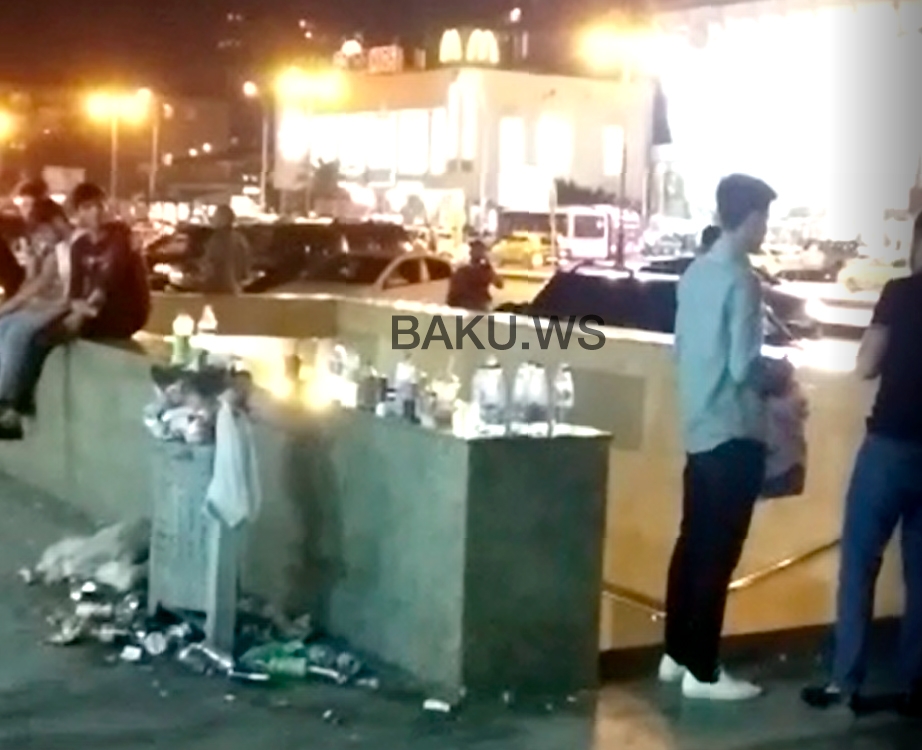 Bakı metrosunun qarşısında biabırçı mənzərə - VİDEO