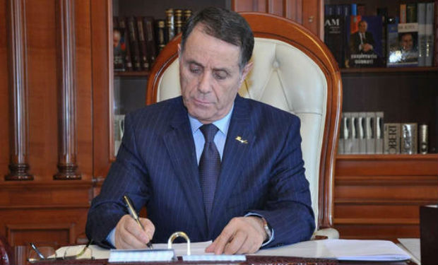 Novruz Məmmədov Surət Hüseynovun qərarında dəyişiklik etdi