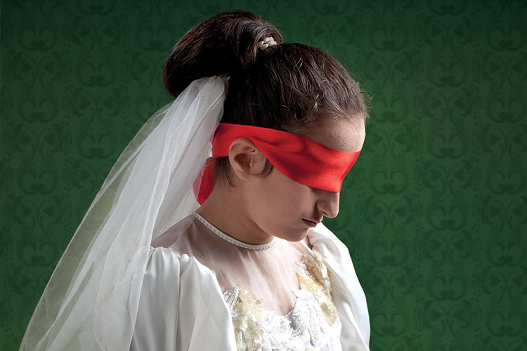 İranda 13 yaşlı qızı ərə verdilər - Toydan VİDEO