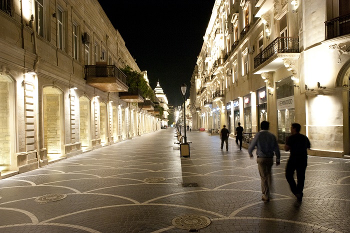 Polis \\\"Tarqovıy\\\"a  çıxan fahişələrə yenidən XƏBƏRDARLIQ EDİB: Görsələr,tutacaqlar...