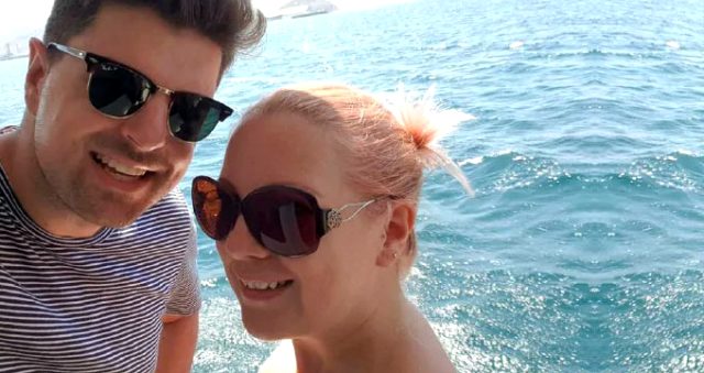 Seksdən sonra sürpriz edəcəyini dedi - bıçaqla boğazını kəsdi