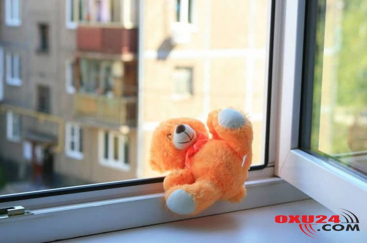 Bakıda uşaq 4-cü mərtəbədən yıxıldı