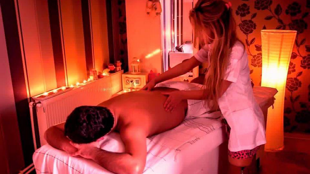 Bakıda masaj salonu adı altında əxlaqsızlıq yuvası?: \\\"Bütün səslər evin içindədir\\\"