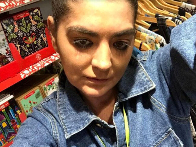 Geyim mağazasında BİABIRÇILIQ - Satıcı qız oğlanlarla cinsi əlaqədə olurmuş - FOTO