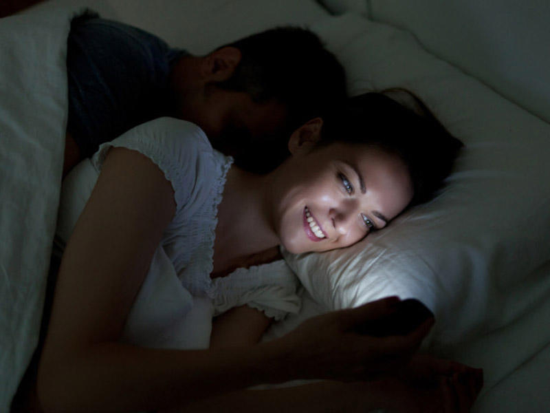 Azərbaycanda biabırçılıq: Evli qadın qonşunun kişisinə zəng edərək bu sözləri deyib