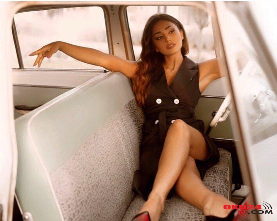 Pərvinin bu FOTOsu çox danışılacaq - Maşının oturacağında ayaqlarını... - FOTO