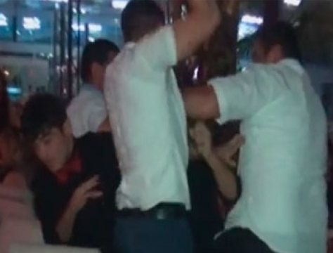 Əməkdar artist ona \\\"dayı\\\" deyən ofisianta HÜCUM ÇƏKDİ - Aləm dəydi bir-birinə - FOTO