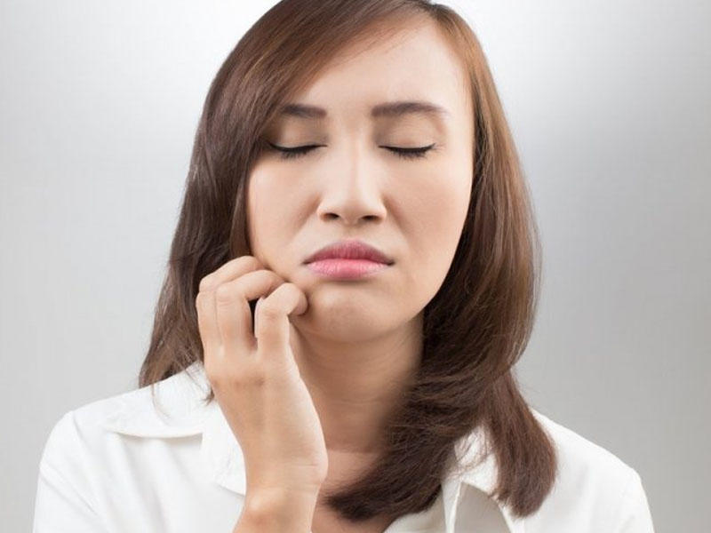 Üzünün bir tərəfi keyiyir? - Səbəblər və fəsadları