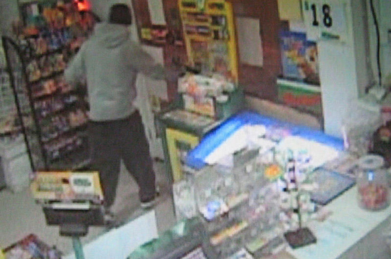 Bakıda İran vətəndaşı mağazada görün nə etdi