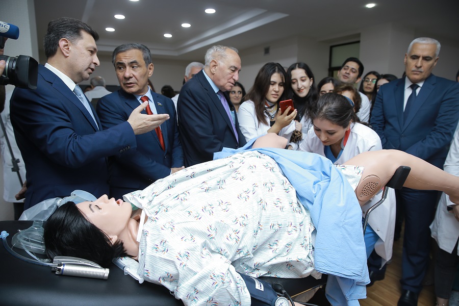 Azərbaycanda robotu doğuzdurdular - ŞOK