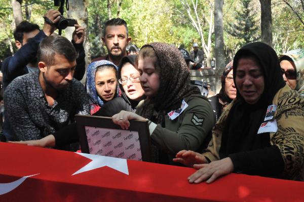 Şəhidin dəfnində nişanlısından ürəkdağlayan sözlər: \\\"Polis olub qisasını alacam\\\"
