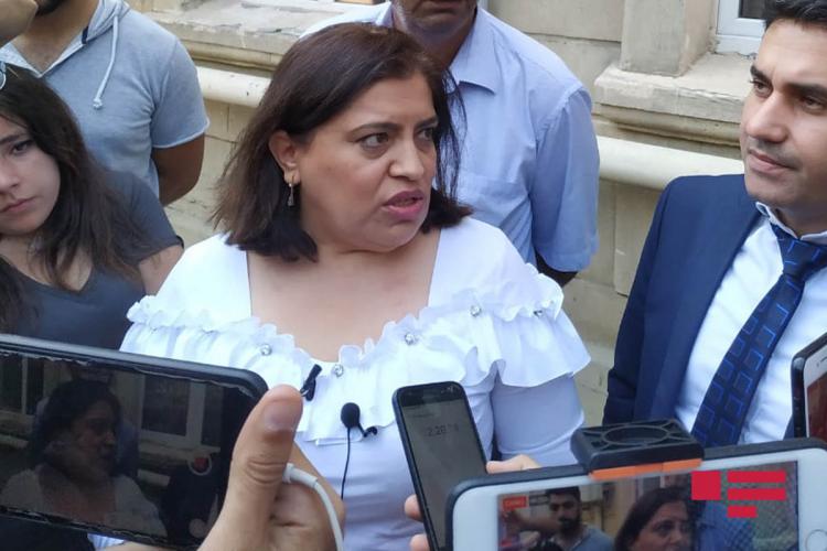 Prokuror Elina Hacıyevanın oxuduğu məktəbin direktoruna cəza istəyib