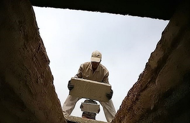 Dəfn olunan adamın məzarından səs gəldi - ŞOK GÖRÜNTÜ